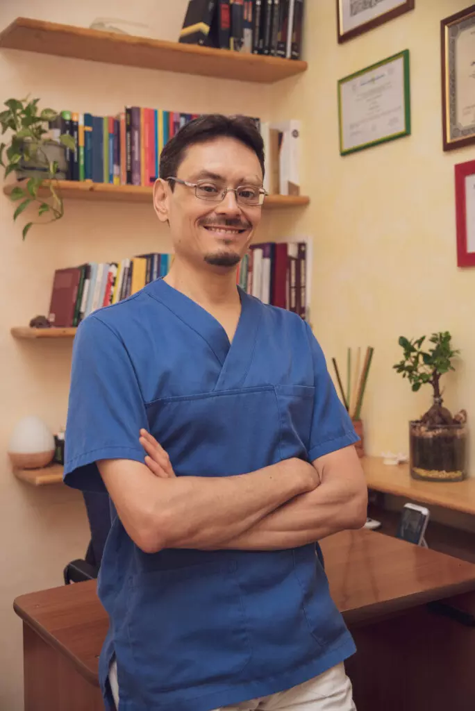 Il dottor Stefano Borzone, Osteopata D. O. e Psicoterapeuta a Genova.